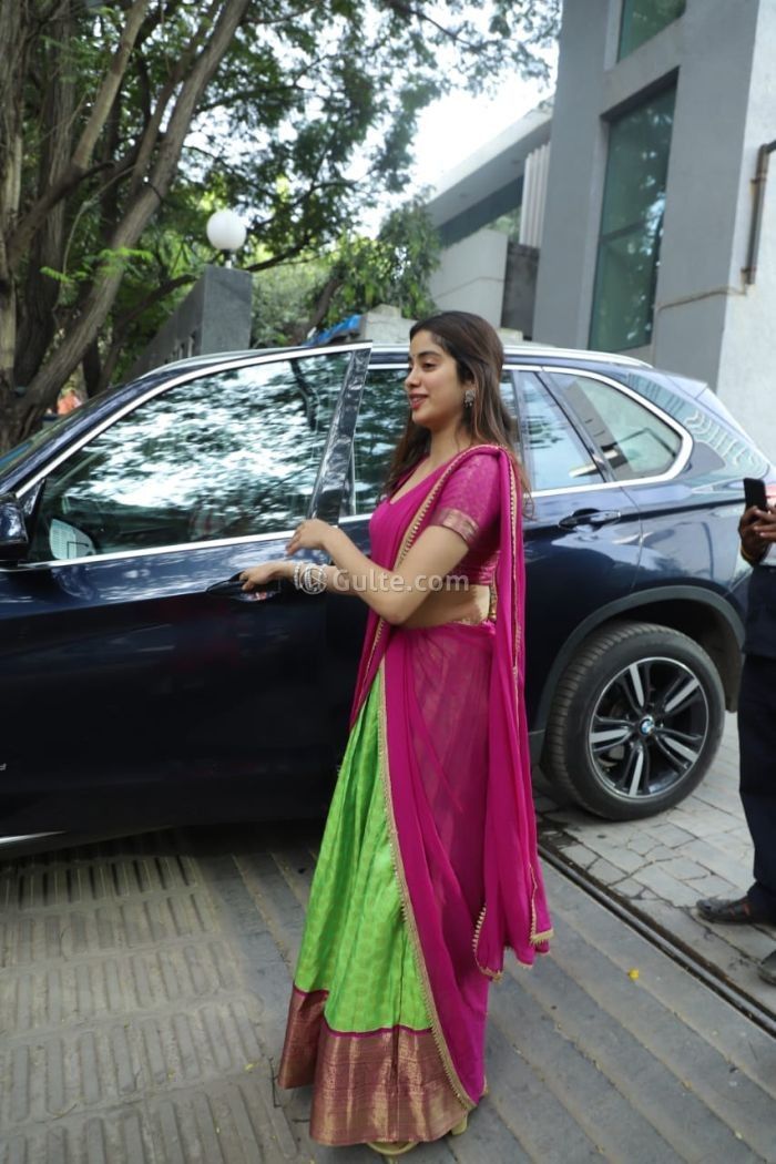 Jahnavi Kapoor Half Sarees, Jahnvi Kapoor Half Saree, Salwar Outfits, Diwali Pics, Sridevi Daughter, Diwali Photo, Jhanvi Kapoor, Diwali Photos, Designer Sarees Wedding