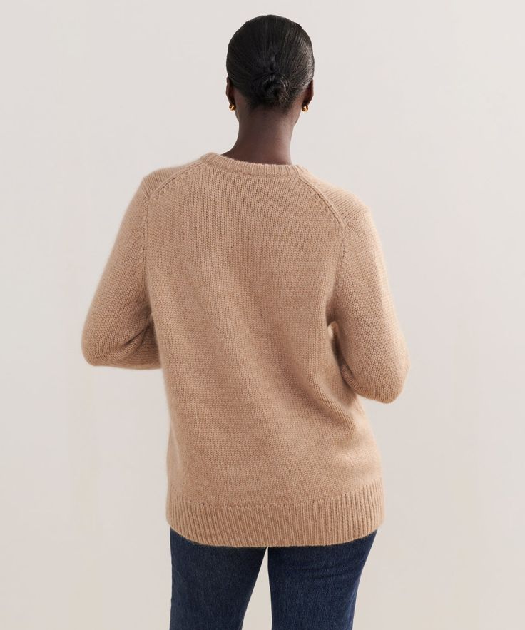 Cashmere Kate V-Neck Caramel In our newest and most luxe yarn yet, this air-spun cashmere knit boasts a plush hand and lightweight finish to ensure you'll be wearing it every season to come. With a slight boyfriend fit and V-neck, this knit looks great with well-draped silhouettes like the Demi Pant. 100% cashmere. Made in China of Italian cashmere. Relaxed fit through the body and high V-neck. | Jenni Kayne Women's Cashmere Kate V-Neck Size 2X-Large I Fall To Pieces, Latest Sweater, Boxy Sweater, Camel Sweaters, Jenni Kayne, Fisherman Sweater, Womens Cashmere, Turtle Neck Top, Brown Sweater