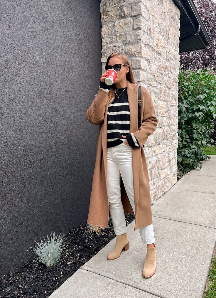 Coffee Date Outfit Ideas, Chelsea Boots With Jeans, Plaid Blazer Outfit, Coffee Date Outfit, Date Outfit Ideas, Wardrobe Challenge, Chelsea Boots Outfit, Style Wide Leg Jeans, 2024 Wardrobe