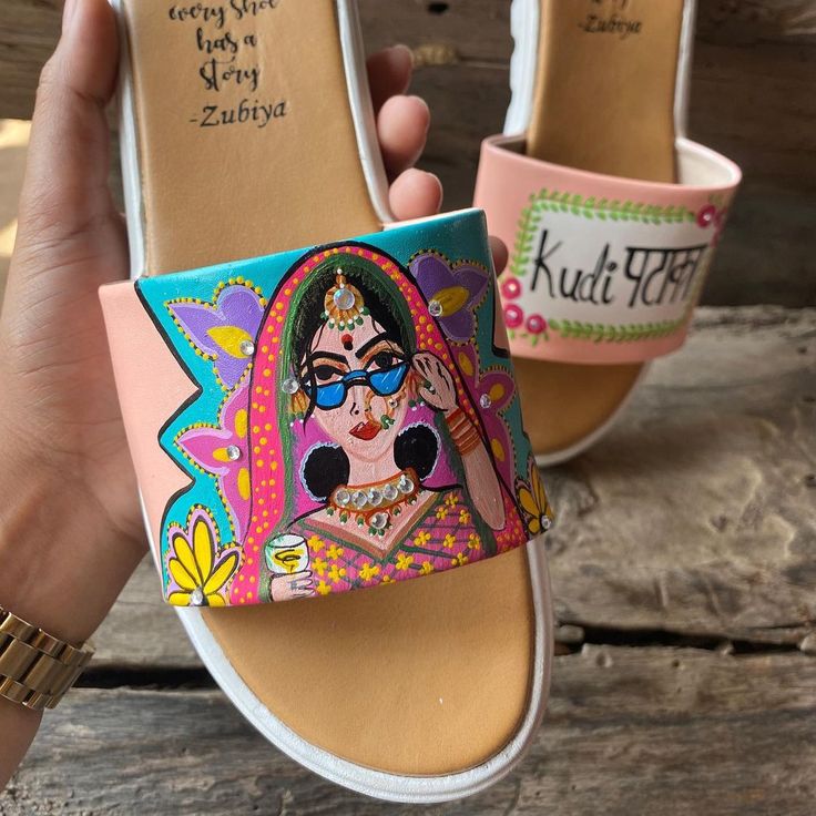 Embroidery Chappals, Hand Painted Juttis, Vans Shoe Painted Slides, Embroidery Slippers, Stylish Shoes Heels, Casual Hand Painted Slip-on Sneakers, Colored Pencil Lessons, Artsy Shoes, Multicolor Hand Painted Slip-on Sneakers