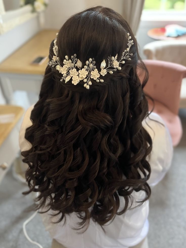 First Communion Hairstyles, Communion Hairstyles, Hairstyle Examples, Prom Hairstyle, Engagement Hairstyles, Quinceanera Hairstyles, 2024 Prom, Quince Hairstyles, Hairstyle Inspiration