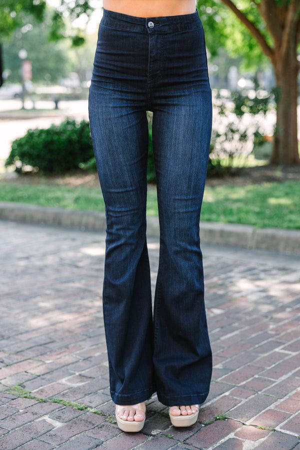 These flared jeans are so fabulous! The retro wide legs are super trendy and we love that crisp, dark wash! These flares will also give you legs for days! Oh, and no worries for you ladies who are on the shorter side! We also have these fab flares in petites! These jeans features a darker wash, flared legs, high waist, no front pockets, back pockets, and no belt loops. Material has generous amount of stretch.Sydney is wearing the size 1. Outfits Inverted Triangle, Dark Wash Flare Jeans, Floral Cocktail Dress, Inverted Triangle, Black Tie Dress, Mint Julep Boutique, Long Sleeve Outerwear, Two Piece Swimwear, Dream Outfits