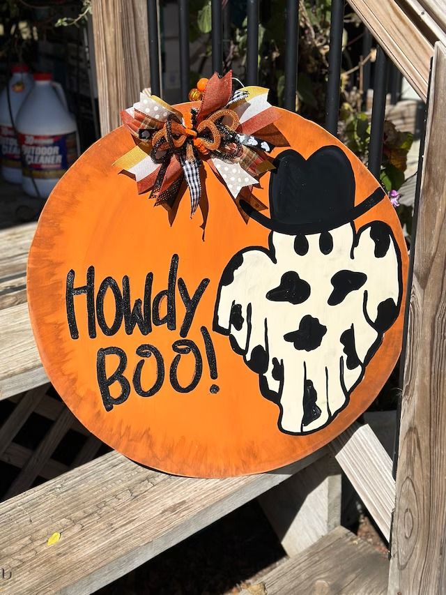 a wooden sign that says, hoddy boo with a cow on it's face