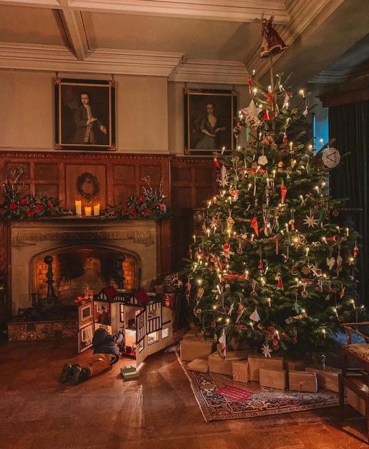 a decorated christmas tree in a living room