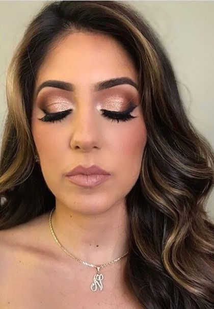 Shimmery gold brown Smokey eye makeup, rosey lips Brown And Gold Smokey Eye Makeup, Eyeshadow Brown And Gold, Gold Brown Smokey Eye, Brown Smokey Makeup Looks, Gold And Brown Makeup Looks, Brown Smokey Eye Bridal Makeup, Gold Eye Makeup Brown Eyes, Smokey Gold Eye Makeup, Gold Brown Makeup