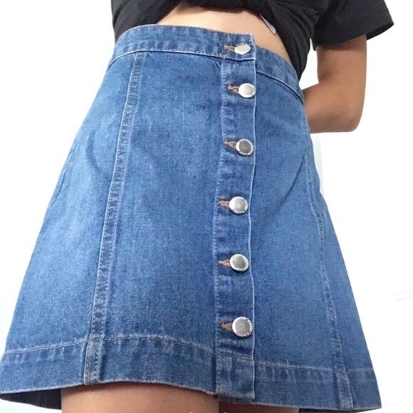 H&M A-Line Denim Skirt! *First Pic Is The Same H&M Cut & Fit As This Skirt, Just Has A Zipper Close Not Buttons* Nwt Excellent Condition !! Never Worn This Gorgeous A-Line Skirt Will Give You Curves In All The Right Places! The Dark Denim Color & Cut Gives It A Vintage/Grunge Look. Would Look Great With A Cute Tee Or Crop Top! No Rips, Stains Or Flaws!! Open To Offers & Questions!!!! Sorry, No Trades! H&m Mini Length Bottoms For Summer, Summer Medium Wash Mini Skirt With Buttons, Casual H&m Skort In Short Length, Summer Mini Skirt With Button Closure In Dark Wash, Casual H&m Skirt For Spring, H&m Fitted Mini Skirt Casual Style, Casual H&m Skirt, Casual Fitted Mini Skirt By H&m, Denim Skort With Button Closure For Spring