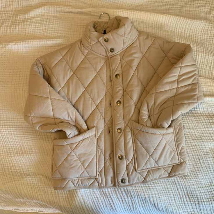 Brand New Only Tried On Quilted Jacket True To Size Fit (Would Be Oversized For A Size Small Women) Beige Quilted Jacket For Cold Weather In Fall, Quilted Beige Outerwear For Spring, Beige Quilted Outerwear For Fall, Beige Quilted Jacket For Fall, Trendy Beige Quilted Outerwear, Trendy Quilted Beige Outerwear, Quilted Beige Spring Outerwear, Cream Quilted Long Sleeve Jacket With Pockets, Winter Cotton Quilted Button-up Jacket