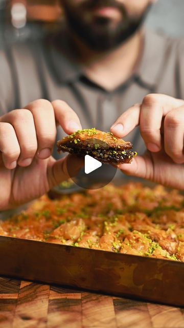 268K views · 6.2K likes | Homam Ayaso | The Gastronaut on Instagram: "Chocolate and Pistachio Baklava 🇹🇷 the perfect dessert this Eid and the last episode of our Ramadan series #SunsetSippers 🌙🧑🏽‍🚀 
#Ramadan #Eid #ramadanrecipes #eidrecipes #recipes #baklava #chocolate #nuttella #pistachio #turkish #turkishfood #dessert #pudding #turkishdessert #turkishbaklava" Baklava Chocolate, Ramadan Series, Pistachio Baklava, Turkish Baklava, Eid Food, Turkish Desserts, Vegetarian Appetizers, Ramadan Recipes, Sweet Delights