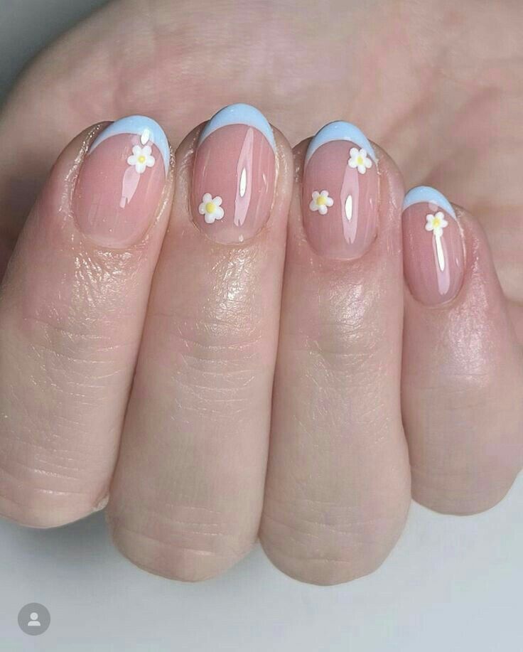 Portugal Inspired Nails, Short Floral Nails, Simple Summer Nail Ideas, Girls Nail Designs, Gel Nails French, Simple Spring Nails, Summer Nail Ideas, Cute Simple Nails, Simple Gel Nails