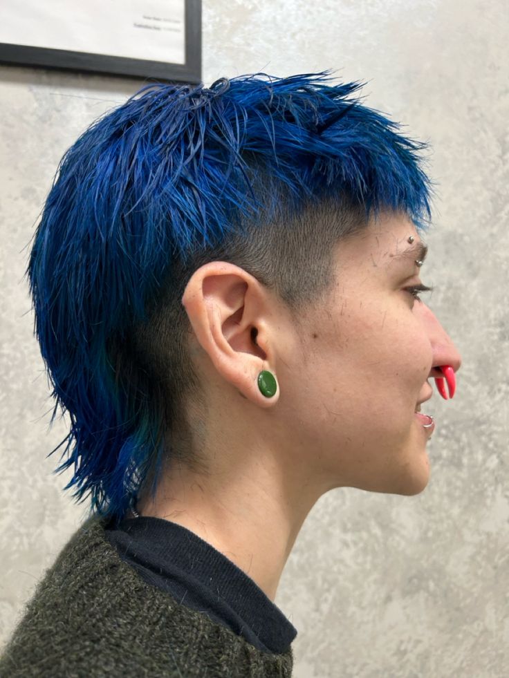 spikey disheveled alternative mullet cut Alternative Mullet, Dyed Buzzcut, Mullet Cut, Shaved Head, Dyed Hair, Hair Inspo, Kos, Shaving, Short Hair Styles