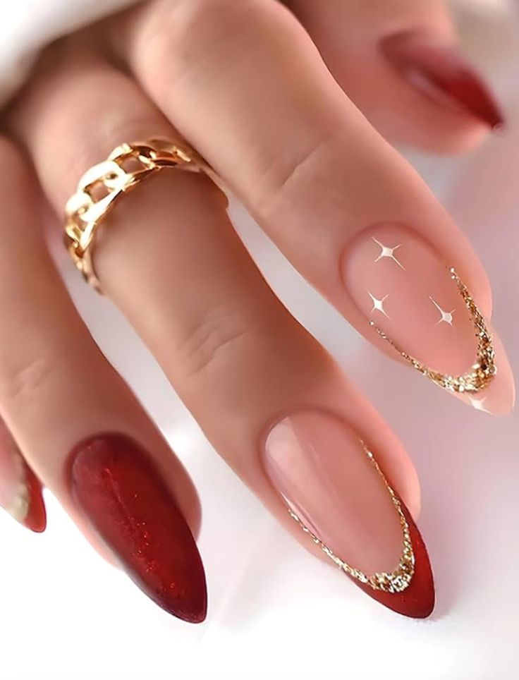 Red And Gold Nails, Fall Nail Art Designs, Lines On Nails, Xmas Nails, Creative Nails, Gold Nails, Holiday Nails, Red And Gold, Nail Designer