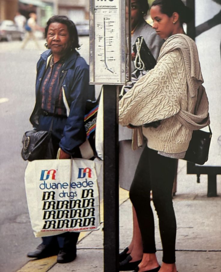 Simple Girl Aesthetic, Women Chic Outfits, 90s J Crew, Born In The 90s, Fall Knits, Dallas Shopping, Stuck In The Mud, Street Style Aesthetic, Don't Know What To Wear