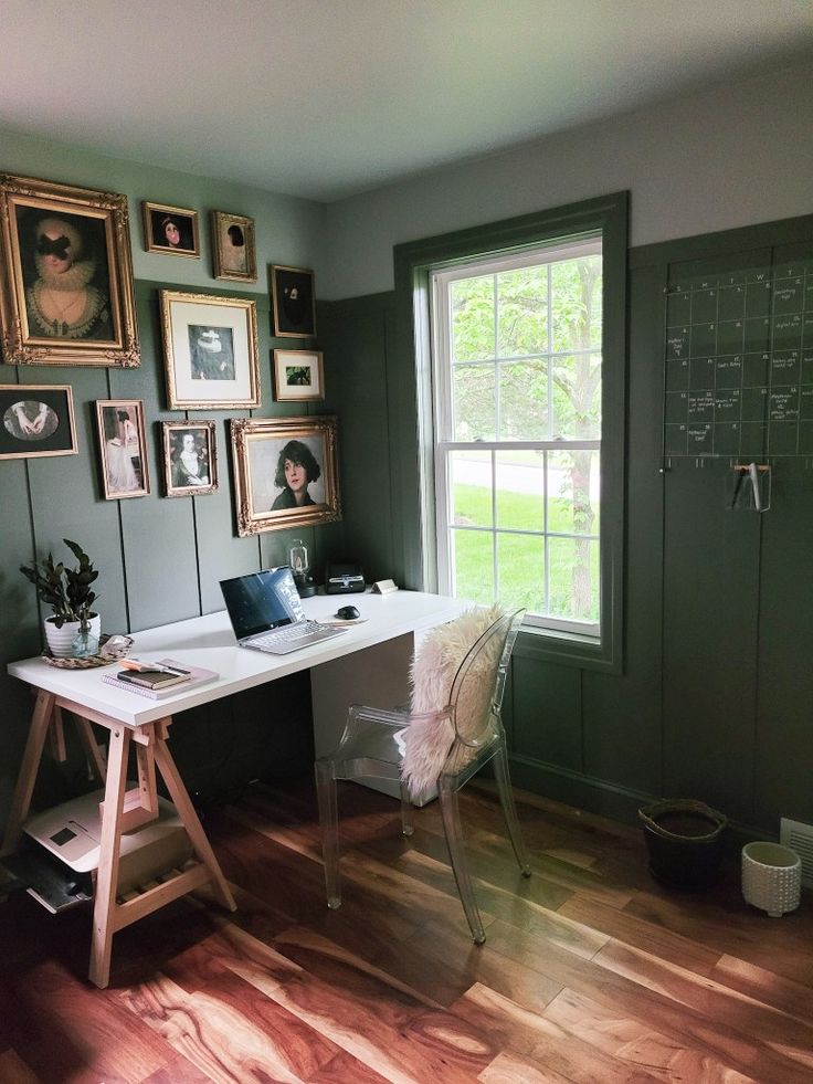 Shot of moody office with vintage art inspired gallery wall Dramatic Home Office, Moody Office Inspiration Cozy, Moody Feminine Home Office, Moody Small Office, Moody Office Decor, Moody Art Studio, Moody Craft Room, Moody Green Office, Vintage Office Ideas