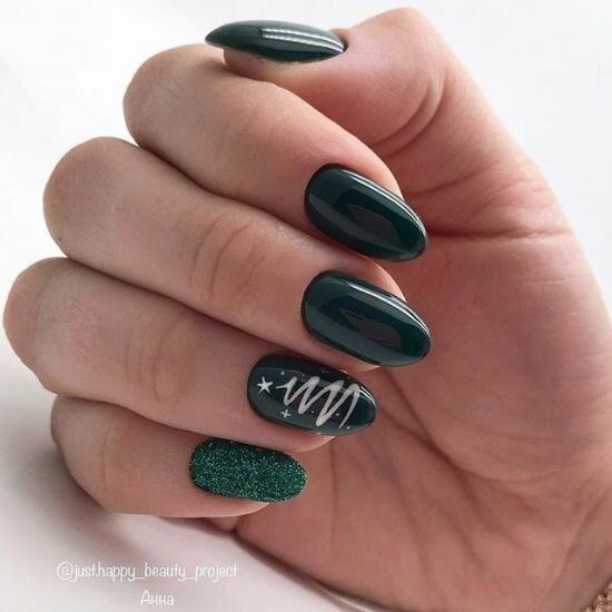 Tree Nail Art, Christmas Tree Nails, December Nails, Tree Nails, Christmas Gel Nails, Christmas Nails Easy, Nails Winter, Her Nails, Popular Nails