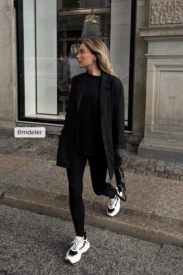 Black Rubber Shoes Outfit, Chunky Tennis Shoes Outfit, Rubber Shoes Outfit Casual, Sporty Office Outfit, Chunky Trainers Outfit, London Women Fashion, Smart Trainers, Chunky Sneakers Outfit, Black Sneakers Outfit