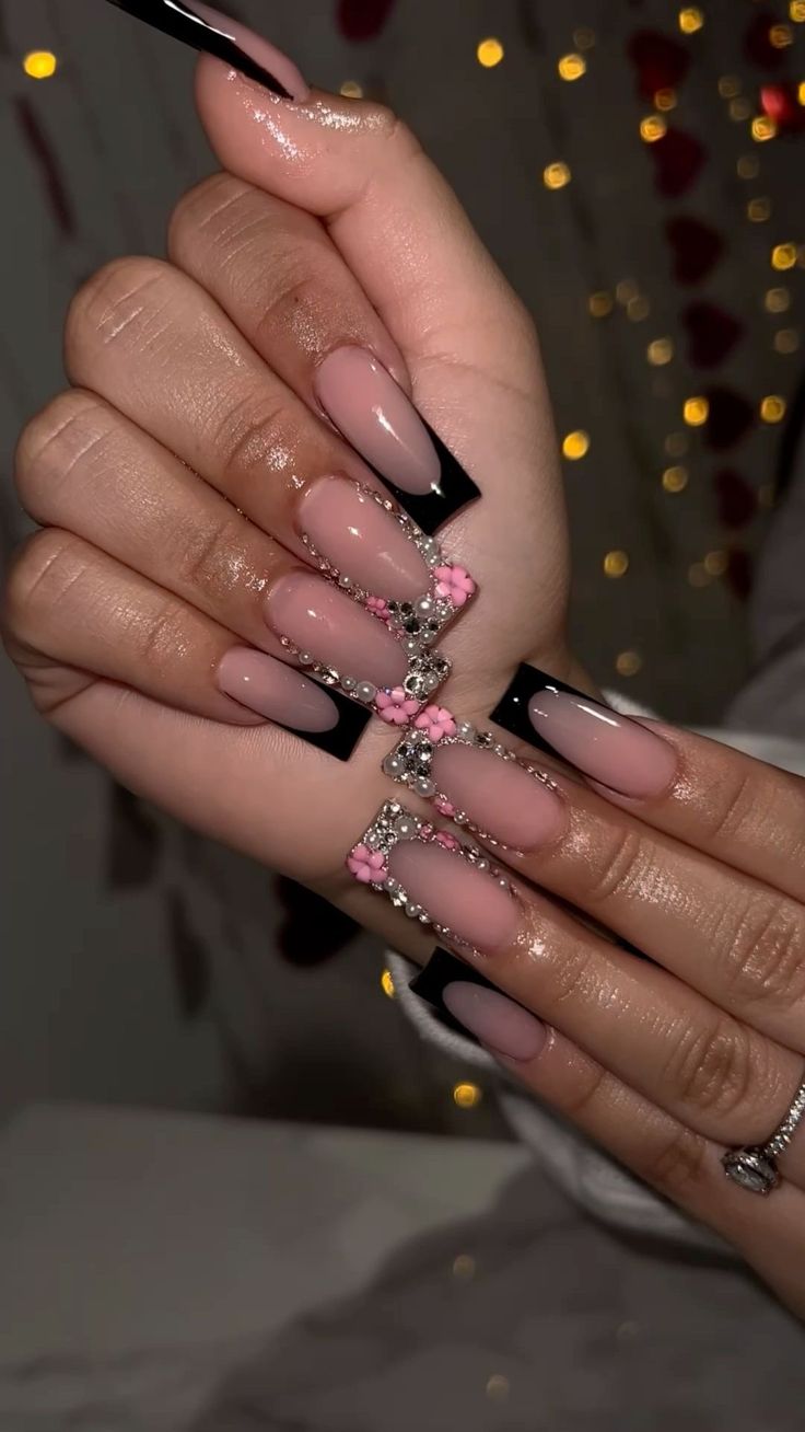 Black Nails Baddie, Medium Long Nails Ideas, Nails Birthday Design Ideas, Black Junk Nails, Black Birthday Nails, Fly Nails, Acrylics Nails, Birthday Nail, Top Nails