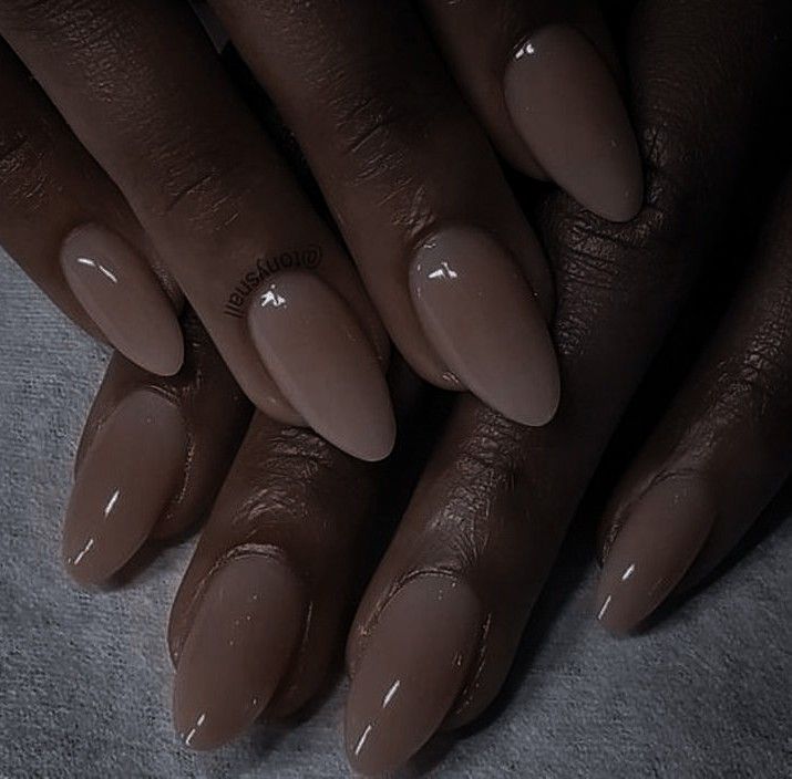 Short Claw Nails, Summer Nails 2022, Acrylic Nail Designs Classy, Classy Almond Nails, Kiara Carrera, 2022 Nails, American Nails, Black Acrylic Nails, Claw Nails