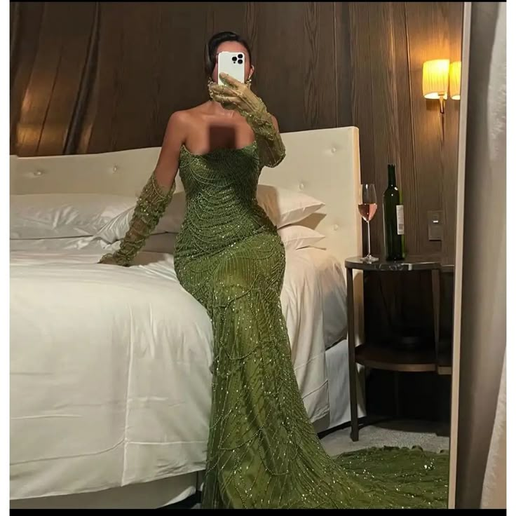 Green Dress With Sleeves, Saudi Arabia Women, Green Princess Dress, Green Evening Dresses, Dark Green Prom Dresses, Mermaid Green, Met Gala Outfits, Prom Inspiration, Green Evening Dress