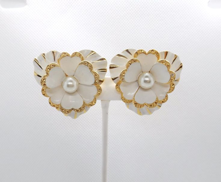 ALEXANDRE FIFTH AVE Clip On Earrings Vintage Flower Clip-on Earrings For Wedding, Formal White Clip-on Flower Earrings, White Flower-shaped Clip-on Earrings For Formal Events, White Flower-shaped Clip-on Earrings For Formal Occasions, White Flower Shaped Clip-on Earrings For Formal Events, Vintage Flower Earrings For Wedding, Vintage Flower-shaped Earrings For Party, White Flower Clip-on Earrings For Formal Events, Anniversary Clip-on Flower Earrings