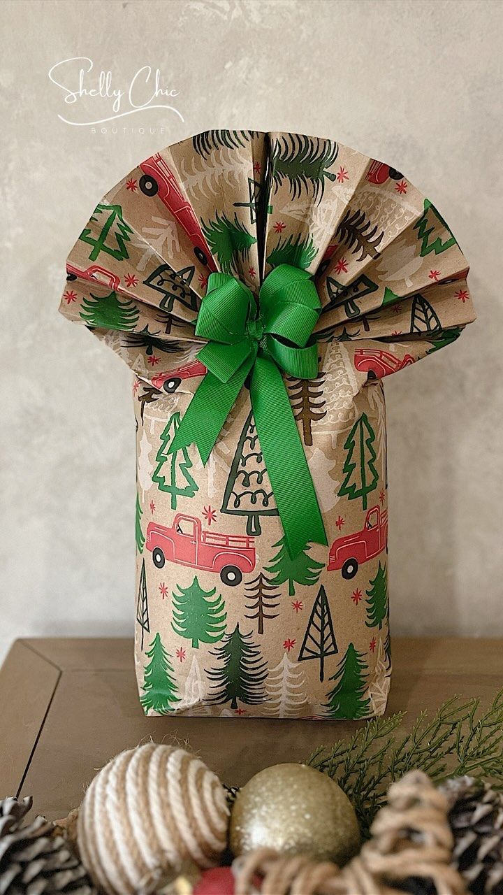 Wrap A Mug, Christmas Wrapping Ideas Creative, Pretty Gift Wrapping Ideas, Winter Holiday Crafts, Christmas Instagram, Cup Of Hot Chocolate, Creative Gift Wraps, Under The Christmas Tree, Gifts Wrapping Diy