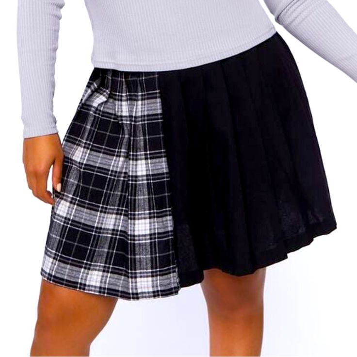 Half Plaid And Black Mini Skirt. Details Forever 21+ - A Woven Mini Skirt Featuring A Pleated Construction, High-Rise Waist, Partial Plaid Pattern, And A Concealed Side Zipper. Content + Care - Shell 1 & 2: 100% Cotton - Hand Wash Cold Size + Fit - Model Is 5'9" And Wearing A Size 1x Trendy Black Cotton Pleated Skirt, Black Cotton Mini Skirt For Fall, Black Cotton Pleated Skirt For Fall, Fall Black Cotton Pleated Skirt, Trendy Black Mini Skirt From Forever 21, Casual Black Tennis Skirt For Fall, Casual Black Mini Skirt By Forever 21, Forever 21 Black Mini Length Bottoms, Trendy Black Skirt By Forever 21