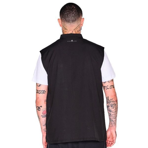 Experience ultimate comfort and practicality with our Barber Vest. Made with high-quality Nano Shield™ material for hair repellency and mesh side panels for maximum breathability, this vest has all the features you need for a smooth barbering experience. With a lightweight design and a 2-way zipper, it offers optimum comfort and mobility while the hair removal system in the front pockets makes cleaning a breeze. Upgrade your workwear with our Barber Vest - a must-have for any passionate barber. Black Sleeveless Techwear Vest, Black Short Sleeve Sports Tank Top, Black Casual Training Vest, Casual Black Training Vest, Functional Black Sleeveless Vest, Black Breathable Technical Tank Top, Black Moisture-wicking Vest For Streetwear, Black Cotton Vest For Gym, Functional Breathable Vest For Training