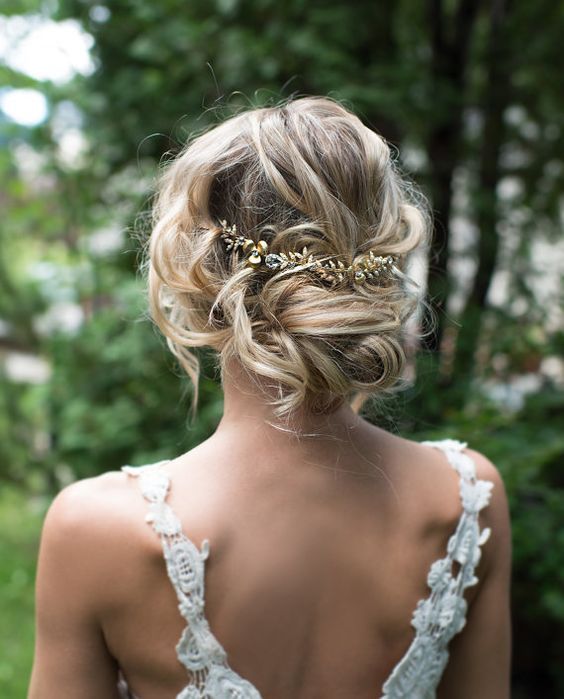 Wedding Hairstyles Updo Messy, Bridesmaid Hair Side, Wavy Wedding Hair, Wedding Hair Half, Bridesmaid Hair Long, Wedding Hairstyles Bride, Boho Wedding Hair, Halo Hair, Bridesmaid Hair Short