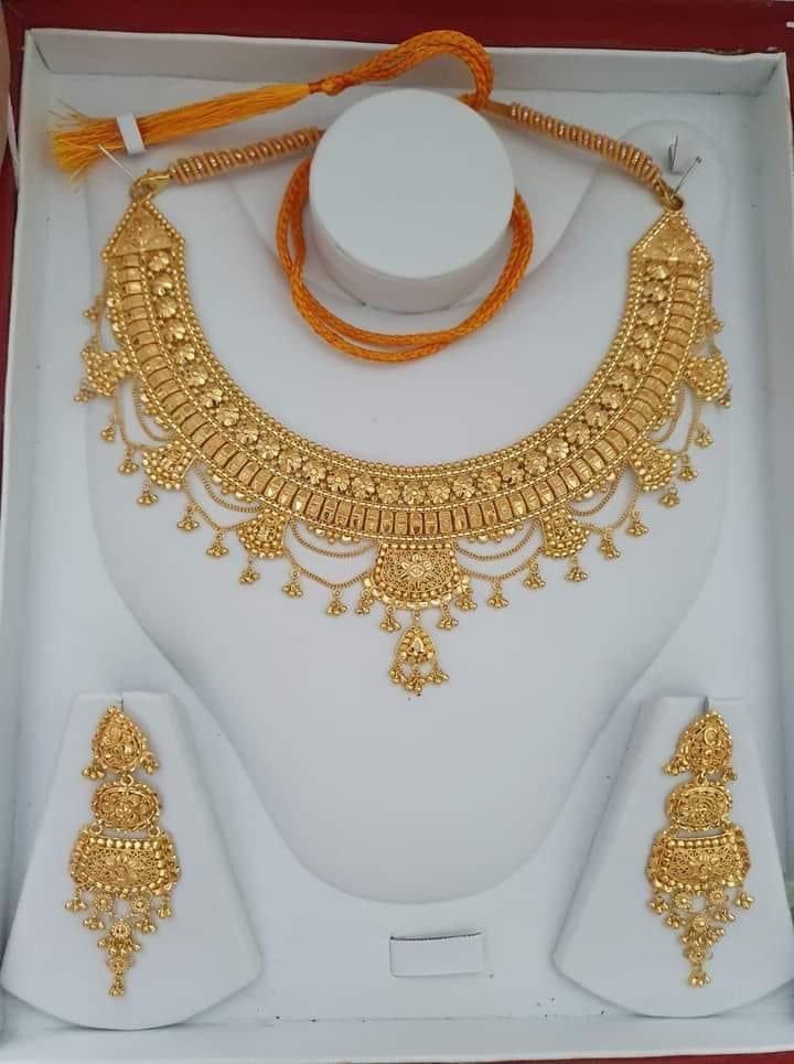 Nackles Gold Design New Simple, Indian Gold Sets Jewellery, Jewelry Design Necklace Gold Indian, Bridal Gold Jewellery With Price, Gold Jewelry Fashion Unique Necklace, Indian Bridal Gold Jewelry, Gold Bridal Jewellery Indian, Gold Sets Jewelry Indian Design, Necklace Designs Gold Indian