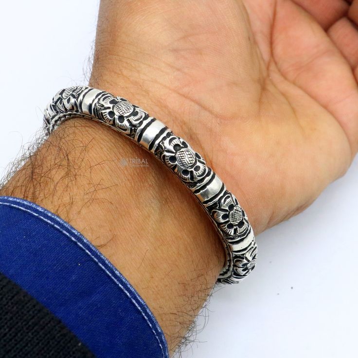 92.5% pure silver handmade excellent unisex bangle bracelet kada, amazing customized chitai work unisex personalized gift from India Metal-925 sterling silver. Item type-Bangle bracelet. Weight-40.00 grams width-0.9 cm size- 6.0 centimetre inner diameter or 2.375" or 2-6 stamped-925  Finish-oxidized. makes excellent gifting for birthday, mother's day, wedding anniversary, valentines day, Christmas day Lizard Ring, Pure Silver, Bangle Bracelet, Handmade Silver, Favorite Jewelry, Bangle Bracelets, Jewelry Bracelets, Bangles, Bathing Beauties