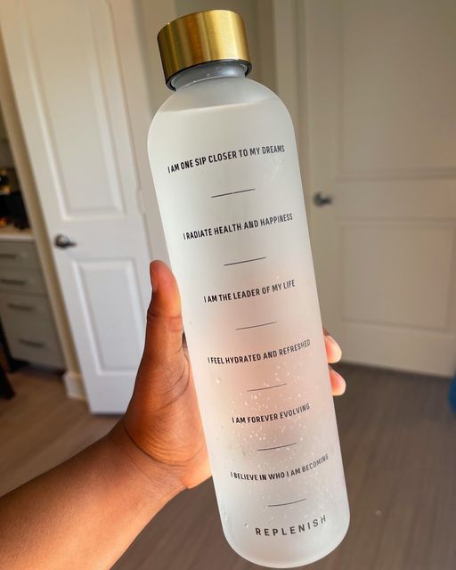 Water Bottle Affirmations, Drink Water Affirmations, Fat Burning Soup, Dairy Free Breastfeeding, Water Quotes, Health Essentials, Classy Business Outfits, Motivational Water Bottle, Atkins Diet