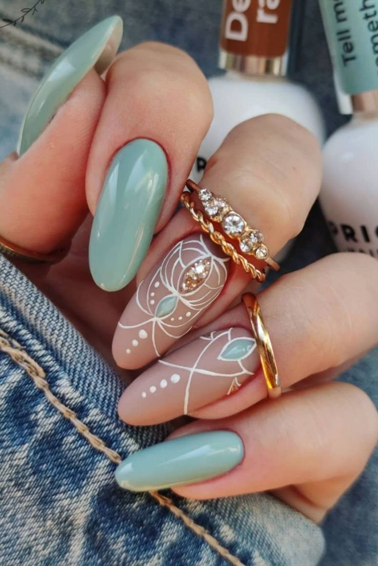 Indian Summer Nails, Mandala Nails Boho, Boho Nails Acrylic, Hippie Nail Art Boho, Boho Chic Nails Designs, Boho Fall Nails, Bohemian Nail Art, Nails Types, Bohemian Nails