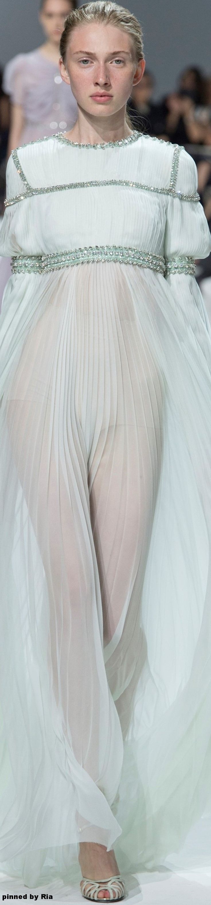 Giambattista Valli FW 2016-17 Couture l Ria Giambattista Valli Couture, Giambattista Valli Haute Couture, 2016 Couture, Collection Couture, Couture Runway, Vogue Russia, Fashion Inspiration Design, Giambattista Valli, Italian Fashion Designers