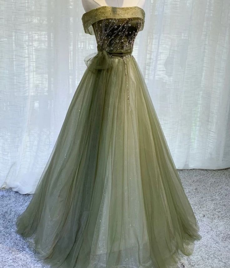 Light Green Wedding Dress, Bridesmaid Dresses Fairy, Light Green Gown, Green Bridesmaid Dress, Gown Green, Long Party Gowns, Beaded Party Dress, Yule Ball, Green Tulle