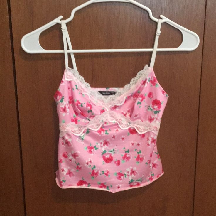 Super Cute Shein Top With Lace Size Xs Brand New Never Been Worn Cutecore Tank Top, Cute Fitted Tank Top For Spring, Cutecore Clothes, Aliyah Core, Core Outfits, Tops Shein, Purple Crop Top, Butterfly Top, Ruffle Crop Top