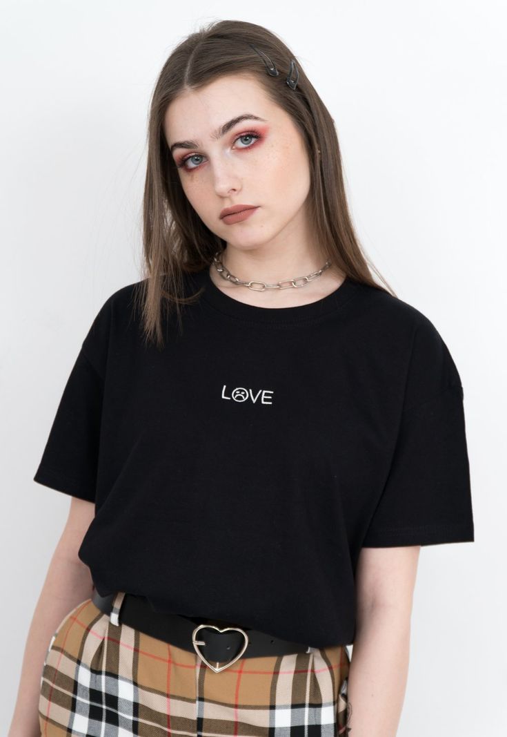 "L☹VE T-shirt. High-quality classic cut T-shirt designed by us and made in Poland. JOIN US ON INSTAGRAM 🌹 http://instagram.com/blvck.pl 🏷 PRODUCT DETAILS 🏷 Embroidery Crew neck 100% High-quality Cotton Made in Poland 📏 SIZING & FIT 📏 All our sweatshirts and T-shirts are unisex. Measurements (width/length) XS - 49/64 cm (19\"/25\") S - 51/68 cm (20\"/27\") M - 53/70 cm (21\"/27.5\") L - 55/72 cm (21.5\"/28\") XL - 57/74 cm (22.5\"/29\") 📦 SHIPPING AND DELIVERY 📦 We aim to process all o Grunge Short Sleeve T-shirt With Text Print, Grunge Short Sleeve Top With Letter Print, Simple Relaxed Fit T-shirt With Graphic Print, Trendy Graphic Design Tops For Everyday, Grunge Slogan Crew Neck Top, Trendy T-shirt With Front Print Crew Neck, Trendy T-shirt With Front Print And Crew Neck, Grunge Short Sleeve Top With Graphic Design, Grunge Cotton Slogan Tops