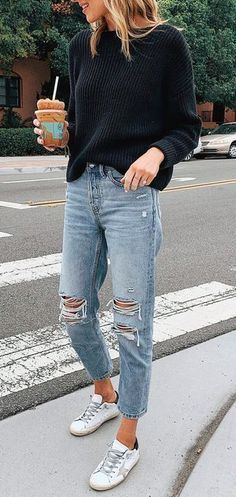 Kylie Jenner Casual, Mama Jeans, Dresses Casual Fall, Blazer Outfit, Fall Denim, Black Knit Sweater, Outfit Jeans, Mode Casual, Virtual Fashion