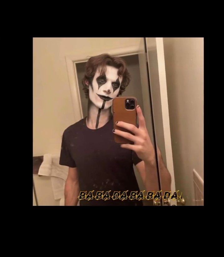 Halloween Makeup Clown, Mask Guy, Masked Men, Halloween Clown, Male Makeup, Clown Costume, Clown Makeup, Masked Man, Scary Art