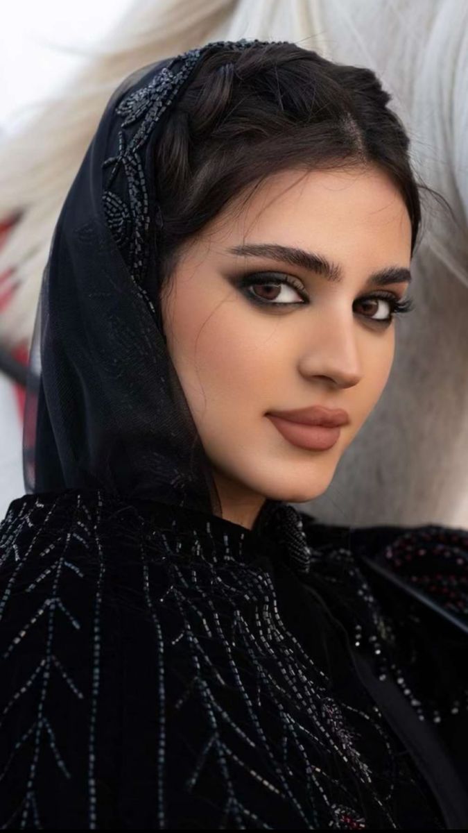 Persian Makeup, 2000s Makeup Looks, Arabic Eye Makeup, Middle Eastern Makeup, Arabic Makeup, Barbie Makeup, Fair Games, Arab Beauty, Arabian Beauty