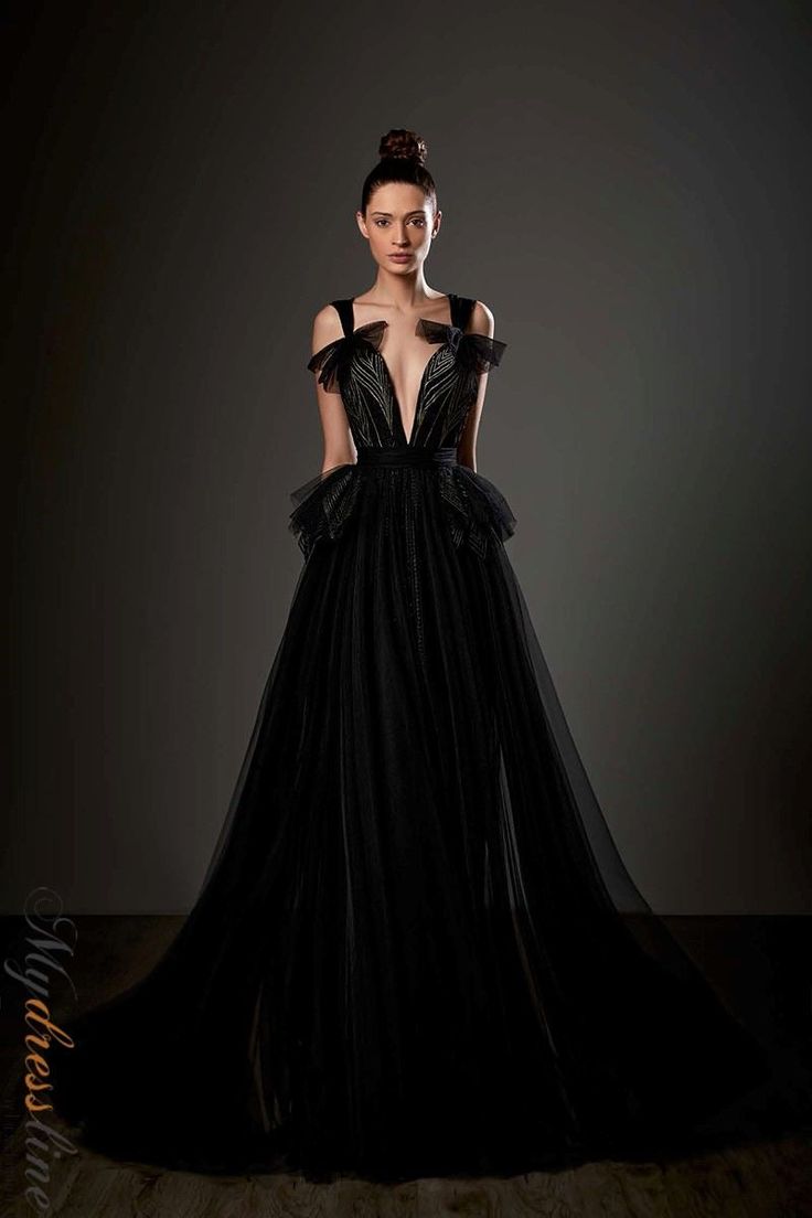 Looking for a dress that will make you feel like a princess? Look no further than the Ziad Germanos ZG73 Tulle Embroidered dress. This beautiful gown features intricate embroidery, a flattering silhouette, and a luxurious tulle fabric that will make you feel like royalty. Whether you're attending a black-tie event or your own wedding, this dress is sure to turn heads. Uzun Boy, Wedding Dress 2024, Peplum Gown, Fantastic Fashion, Black Wedding Dress, Mnm Couture, Star Wars Fashion, Haute Couture Gowns, Pleated Gown