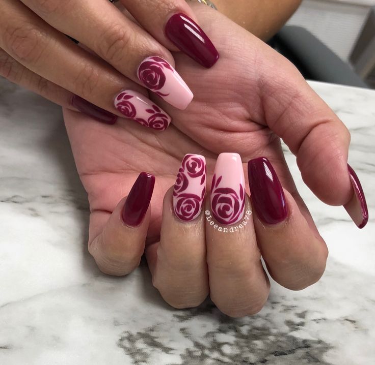 Roses nail design Rose Flower Nails Design, Red Nails With Rose Design, Red Roses Nails Design, Nail Art Roses Flower, Rose Flower Nail Art, Black Rose Nail Art, Simple Rose Nail Art, Pink Rose Nail Art, Rose Nail Design Flowers