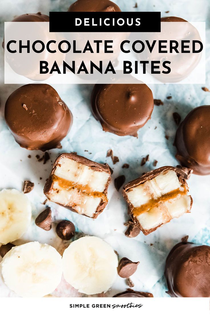 Overhead view of chocolate covered banana bites. Banana Snickers Bites, Chocolate Covered Banana Bites, Snacks Chocolate, Banana Sandwich, Chocolate Covered Bananas, Easy Green Smoothie, Chocolate Bites, Banana Bites, Frozen Chocolate