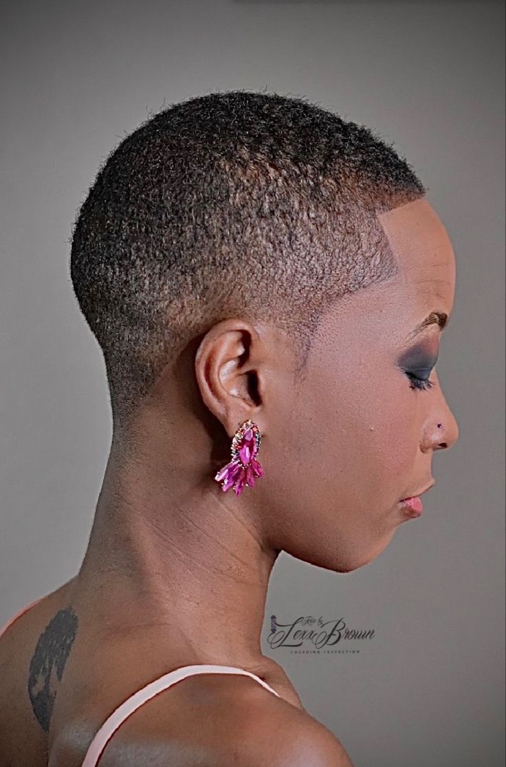 Tammy Haircut, Brush Cut For Black Women, Black Hair Haircuts, Fade Haircut Women, Natural Hair Haircuts, Short Fade Haircut, Short Hair Styles African American, Short Natural Haircuts, Brush Cut