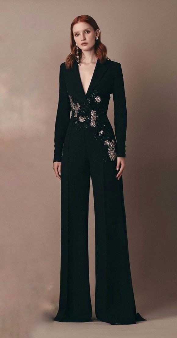 Red Carpet Looks Suit Women, Cocktail Party Suit For Women, Extravagant Suits For Women, Officiate Wedding Outfit, White Polo And Black Pants Outfit Women, Elegant Pantsuits For Women, Black Suits For Women Classy, Maid Of Honor Suit, Couture Pantsuit