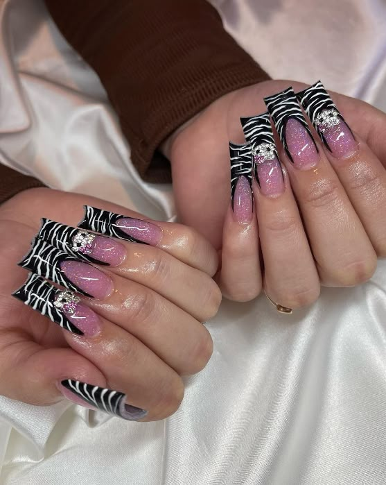 Pretty Zebra Nails Inspiration - davidreed.co Duck Nail Designs Y2k, Duck Tip Acrylic Nails, 2000s Acrylic Nails, 2000 Nail Designs, 2000s Inspired Nails, Black Zebra Nails, Black Duck Nails, Zebra Stripe Nails, Pink Zebra Nails