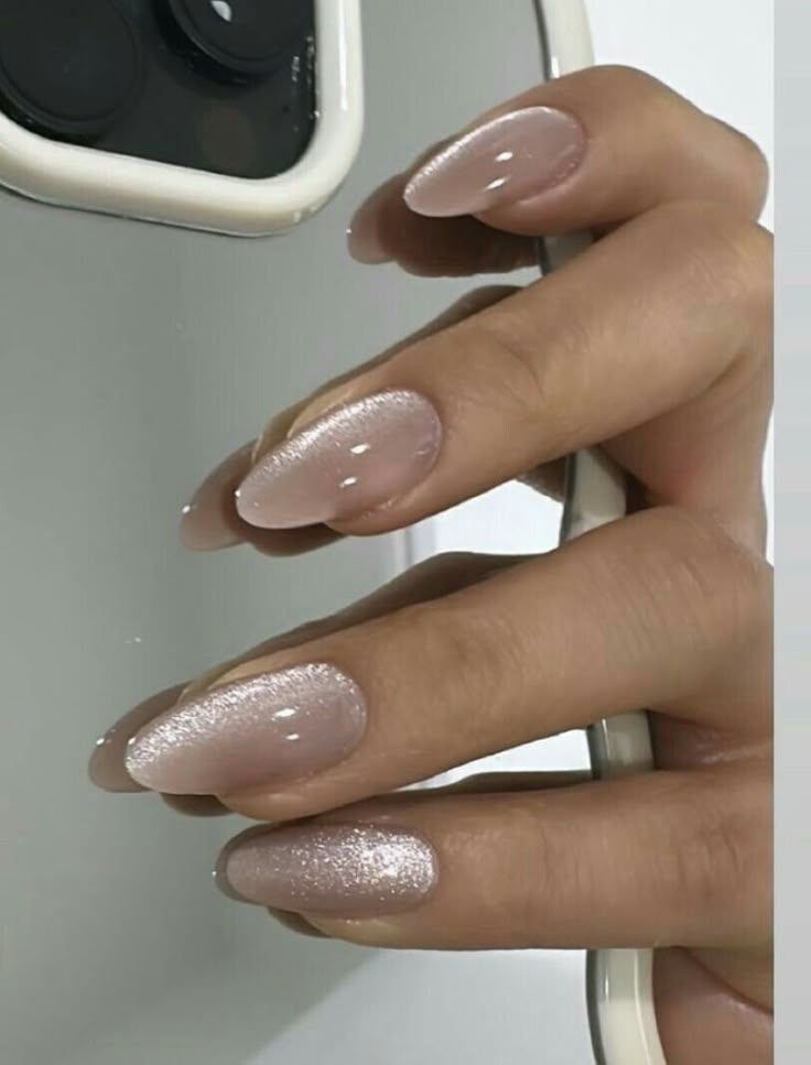 Nails Crome Pink, Acrylic Chrome Nails, Minimalist Almond Nails, Pink Nails Chrome, Chrome Nails Ideas, Nude Chrome Nails, Chrime Nails, Nail Art Minimalist, Nail Chrome