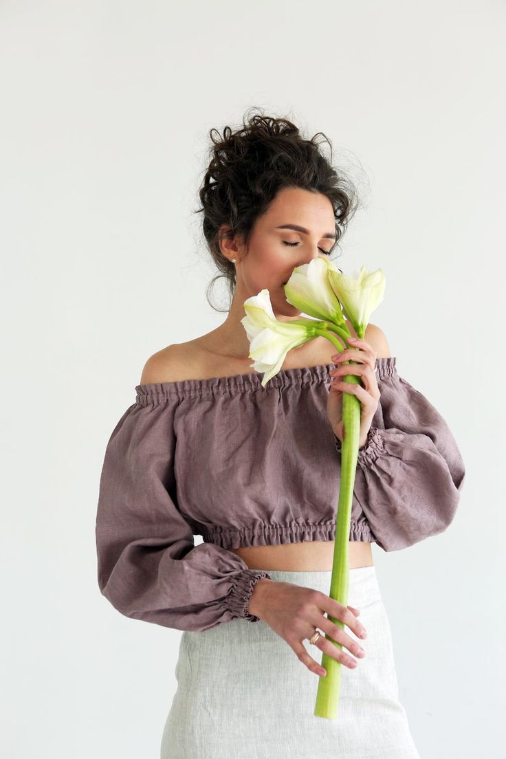 Off the Shoulders Linen Top Tank Top Shoulder Peasant Top - Etsy Blouse Crop Top, Blouse Crop, Mori Fashion, Linen Crop Top, Linen Crops, Summer Linen, Aging Beautifully, Top Tank, Linen Blouse