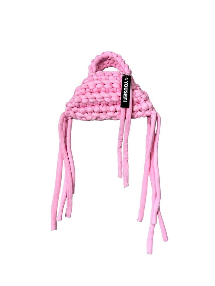 a pink hat that is made out of yarn