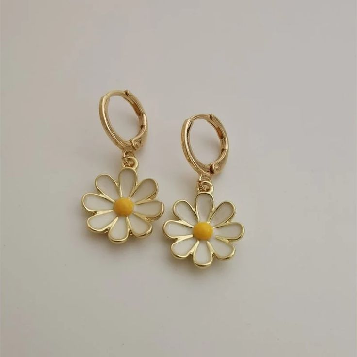 Delicate Flower Charm Hoop Earrings, Dainty Hoop Earrings With Flower Charm, Delicate Flower Shaped Hoop Earrings, Delicate Flower-shaped Hoop Earrings, Dainty Flower Earrings For Spring, Trendy Hoop Earrings With Flower Charm For Spring, Dainty Spring Flower Earrings For Pierced Ears, Daisy Shaped Earrings For Summer, Daisy Flower Earrings For Spring