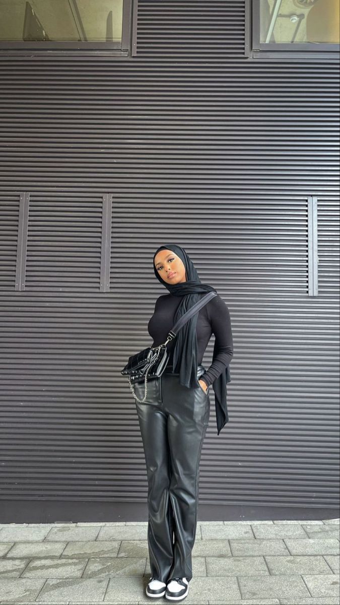 Sepatu Air Jordan, Hijab Streetwear, Modest Street Fashion, Street Hijab, Stile Hijab, Hijabi Fits, Hijabi Outfit, Street Hijab Fashion, Mode Turban