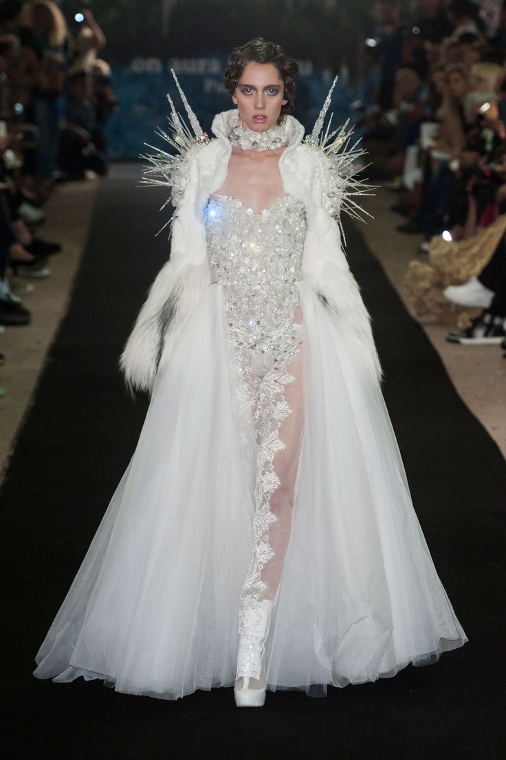 Snow Queen Costume, Ice Queen Costume, Queen Outfit, Queen Costume, Ice Queen, Cat Walk, Fantasy Fashion, Fall 2014, Costume Design